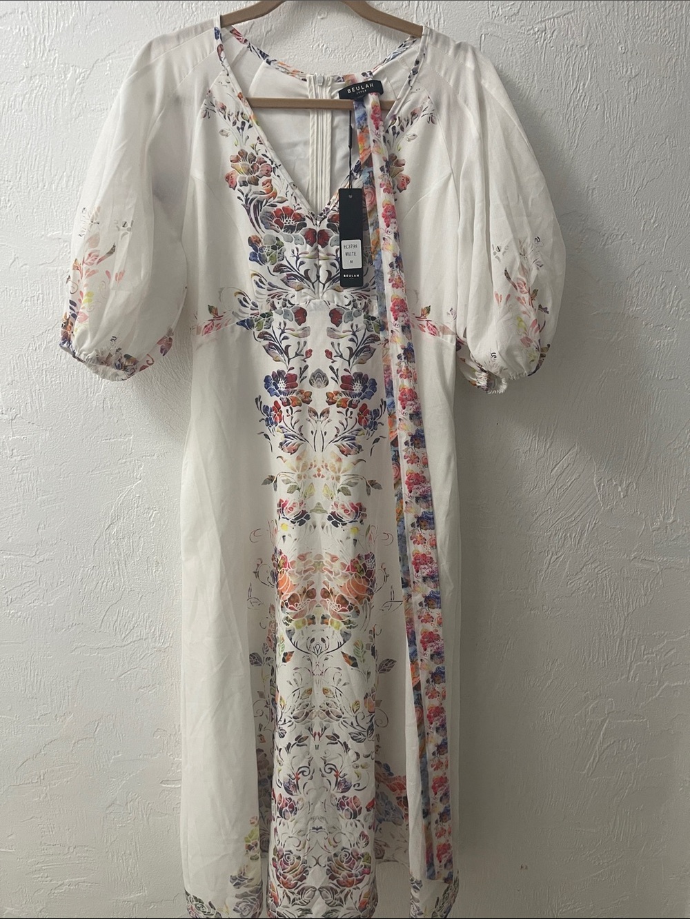 BEULAH STYLE SIZE MEDIUM Women's White Floral Embroidered Midi Dress